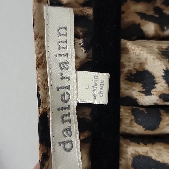 Leopard blouse. - Picture 3 of 3